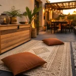 Déco jardin extérieur : terrasse en dalles grises, bordure ardoise et gravier blanc